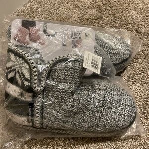 Never worn Slippers fits 7/8 $15